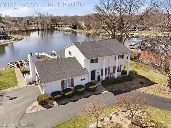 3517 Trentwood Dr, Commerce Township, MI 48382