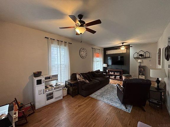 4th image of 405 Washington St