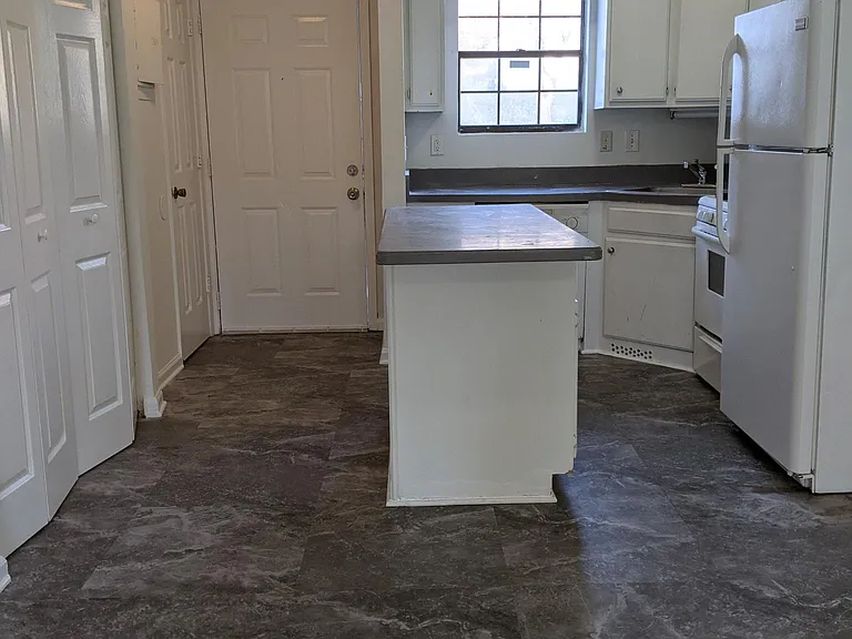 7094 Oakhill Cir — Photo 2