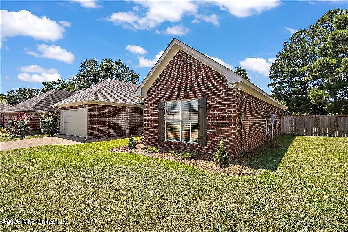 3 bed, 1765 sqft, $2,600 — Photo 2