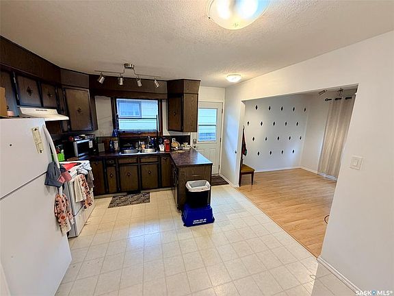 3rd image of 208 7th STREET E