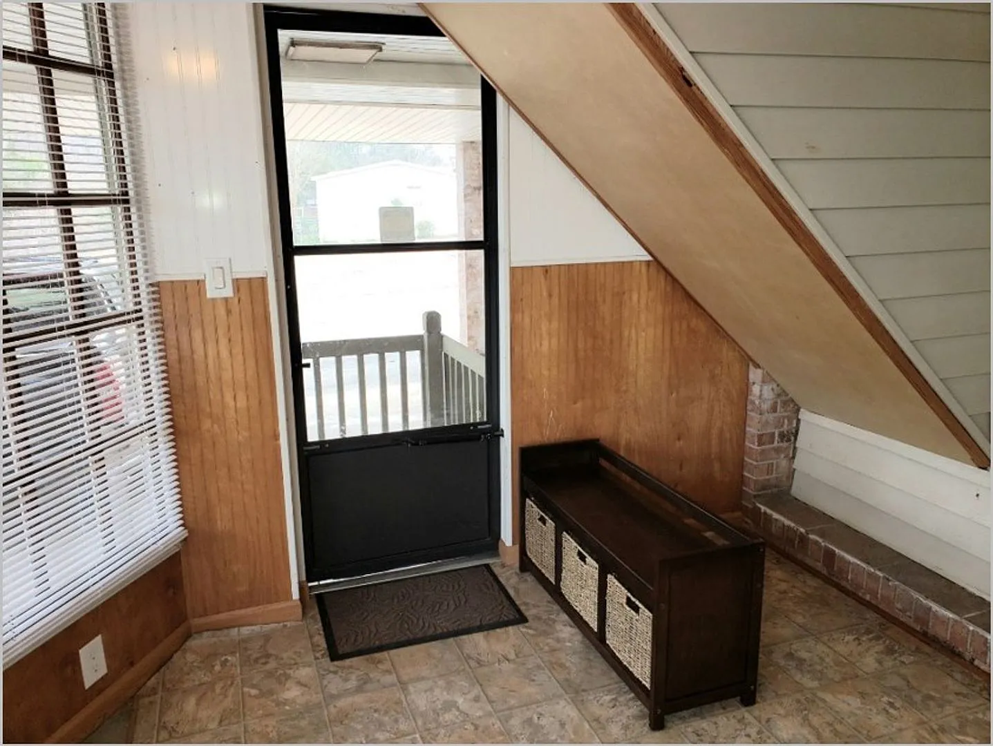 Upstairs 2bed/1bath Apartment — Photo 3