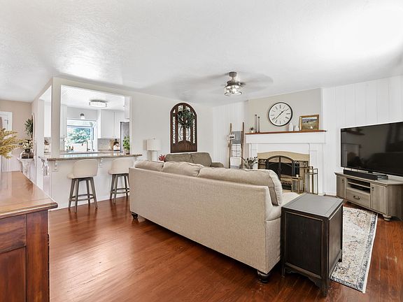 5th image of 1414 W Paradise Ave