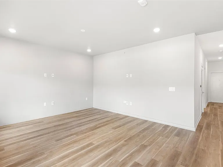 4361 S Congress Ave #129 — Photo 18