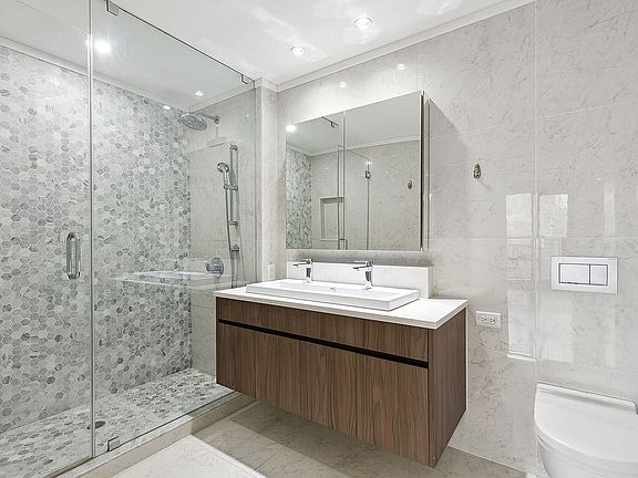5th image of 253 E 7th St #5