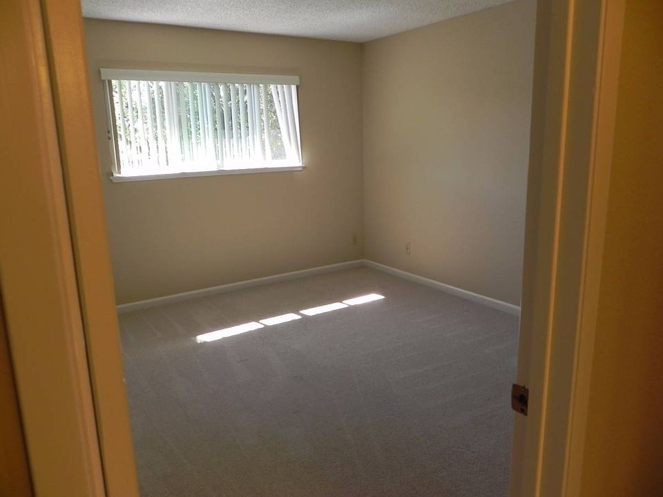 1st image of 501 Hope Ter APT 4
