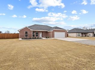 899 W Cardinal St, Ector, TX 75439