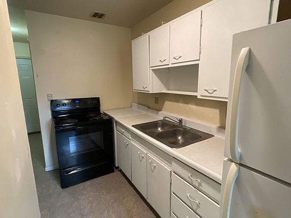 4th image of 120-122 W William Dr #J