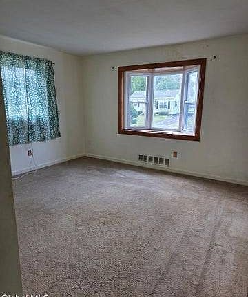 4th image of 5514 Woodlawn Pl E