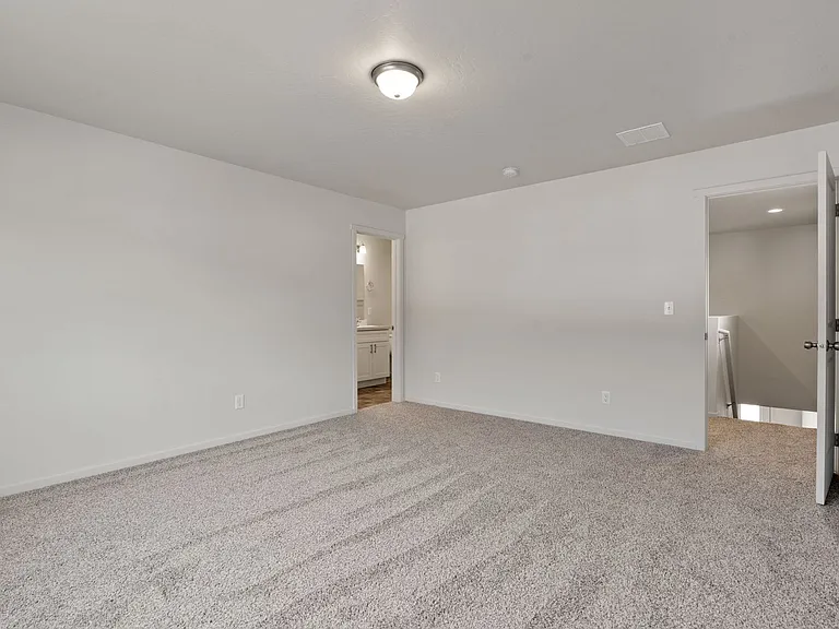 4804-4806 E Fairview Ave — Photo 14