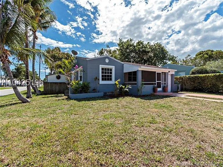 1404 Plunkett St — Photo 2