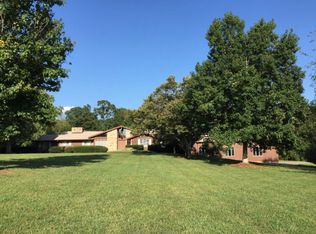 1422 White Eagle Ranch Rd, Hickory, NC 28602