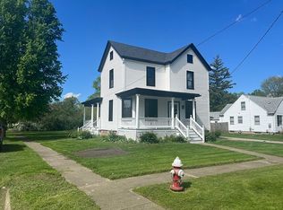 11 E 3rd St, El Paso, IL 61738