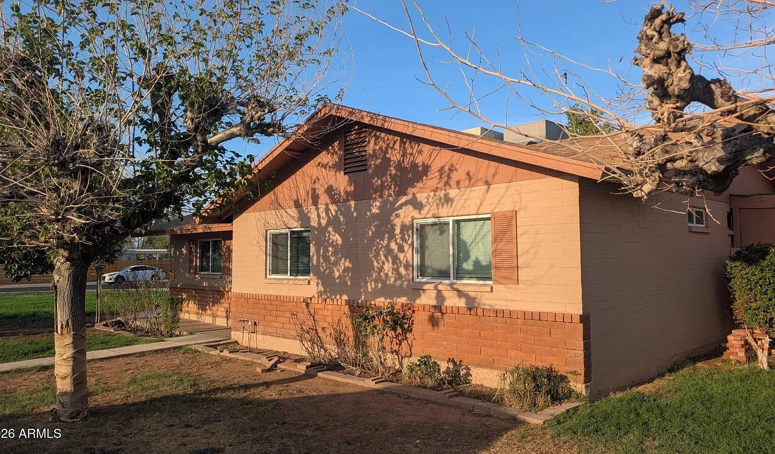 3 bed, 1285 sqft, $2,100 — Photo 2