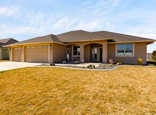 90892 E Summit View Dr, Kennewick, WA 99338