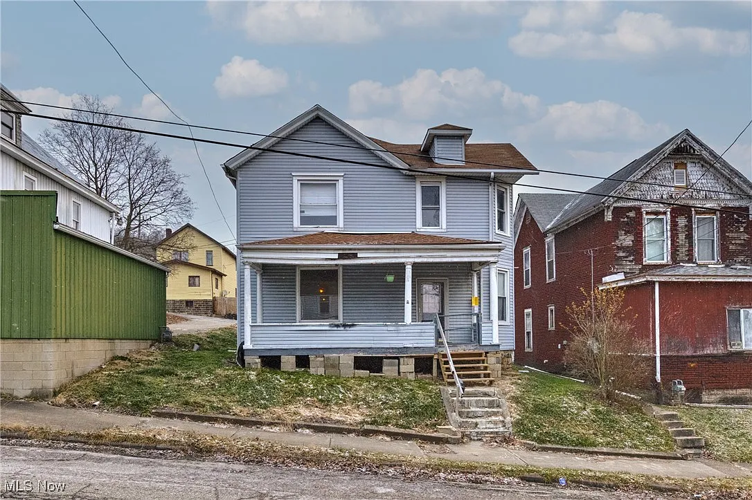 838 Avondale St photo 1