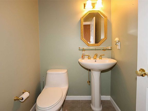 3rd image of 605 Bardini Dr