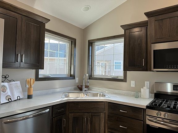 3rd image of 440 Meadowview Ct