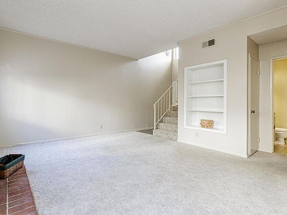 5th image of 209 E Shoshone St