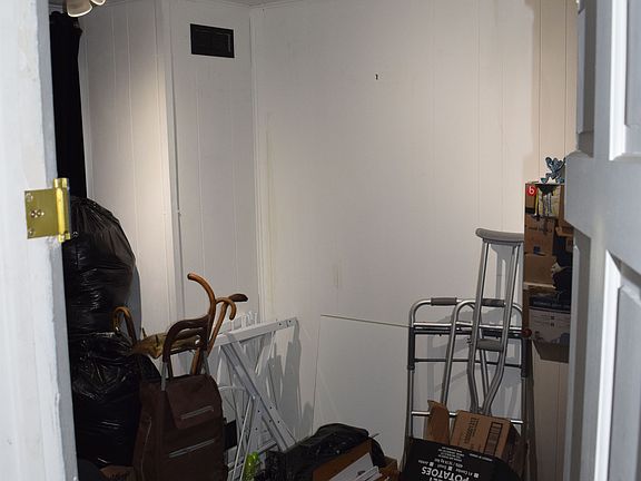 4th image of 1452 Rosebank Rd