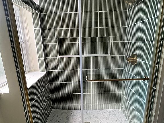2nd image of 3328 Ward St Floor 1