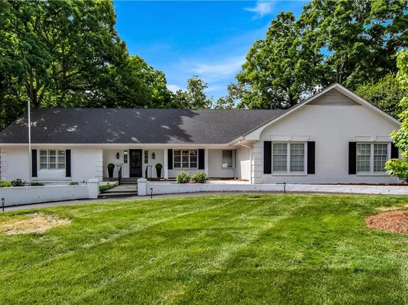 2200 Forest Dr, Winston Salem, NC 27104