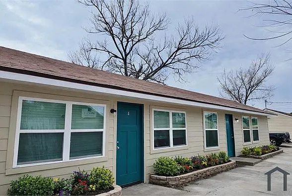 2 bed, 900 sqft, $1,100 — Photo 1