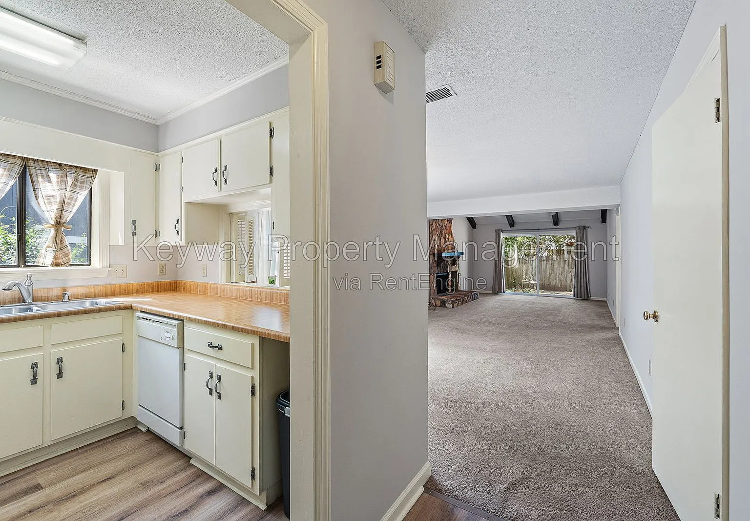 2 bed, 2.0 bath, 1796 sqft, $1,365 — Photo 2