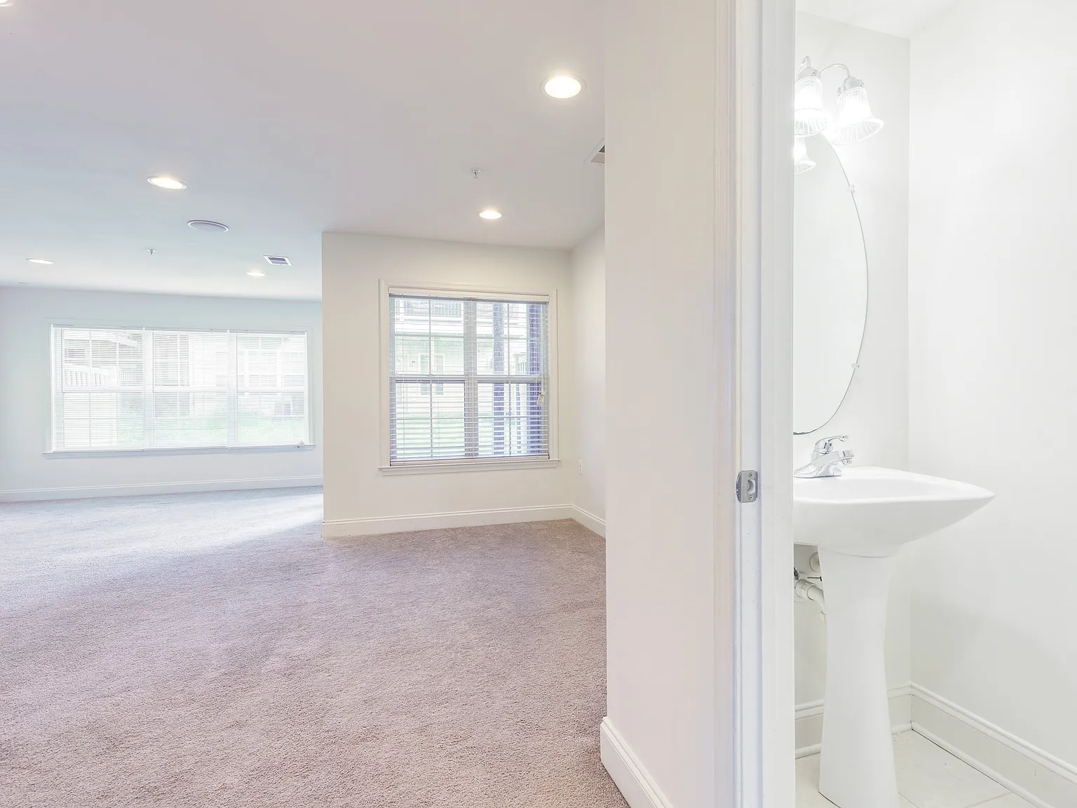 3 bed, 2.5 bath, 2430 sqft, $2,600 — Photo 3