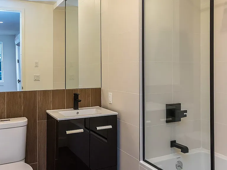 194 Hawthorne St #1R — Photo 10