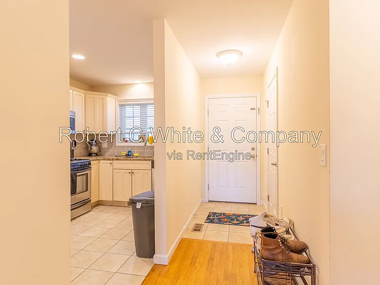 330 Crystal Ave #10 — Photo 4