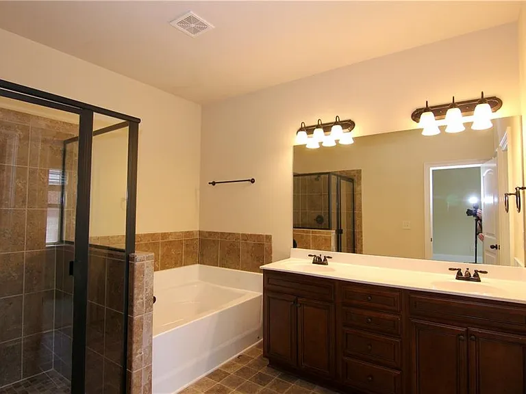 1660 Jardin Ct — Photo 16