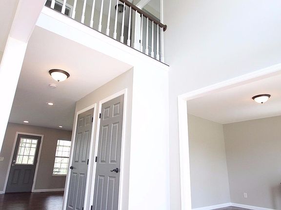 3rd image of 1548 Woodbridge Ct