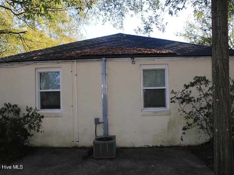 2355 Devere St — Photo 30