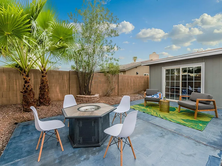 6915 E Sandra Ter — Photo 35