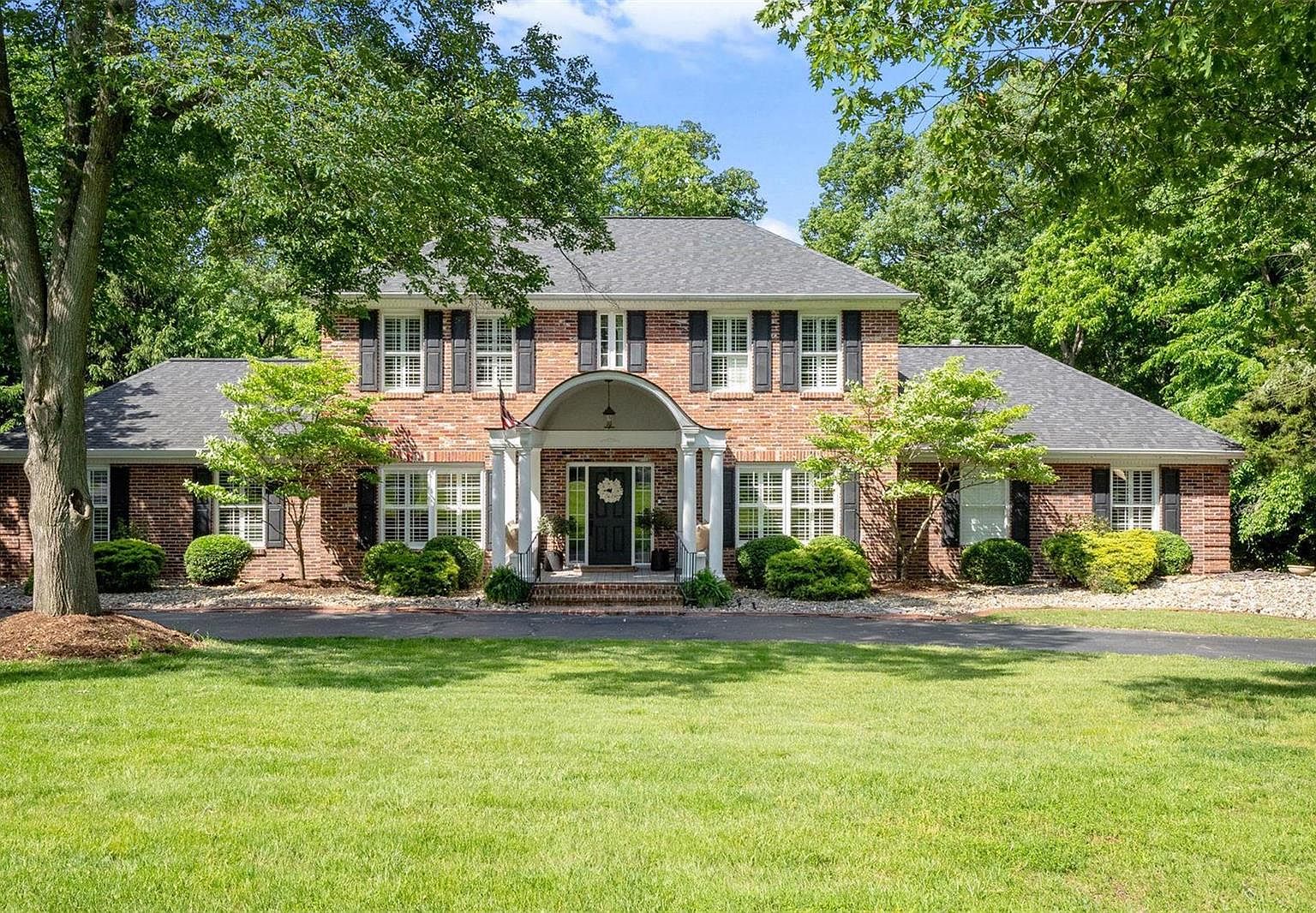 27 Crown Manor Dr, Chesterfield, MO 63005 Zillow