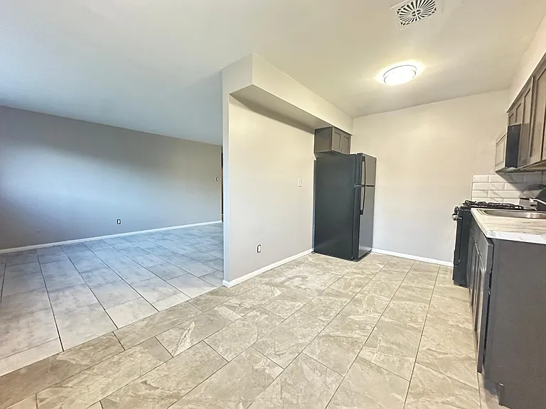 Tustin Court — Photo 4