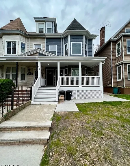 562 Madison Ave #2 — Photo 1