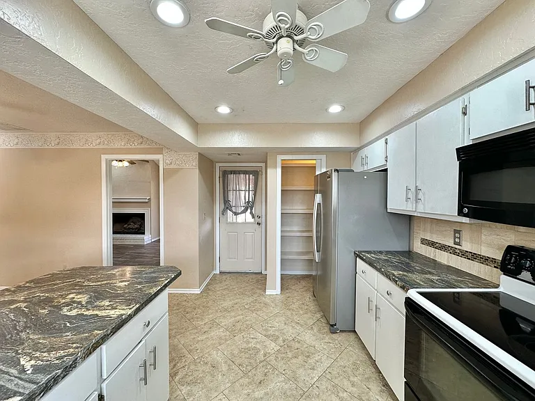 1103 NW Willow Pl — Photo 10