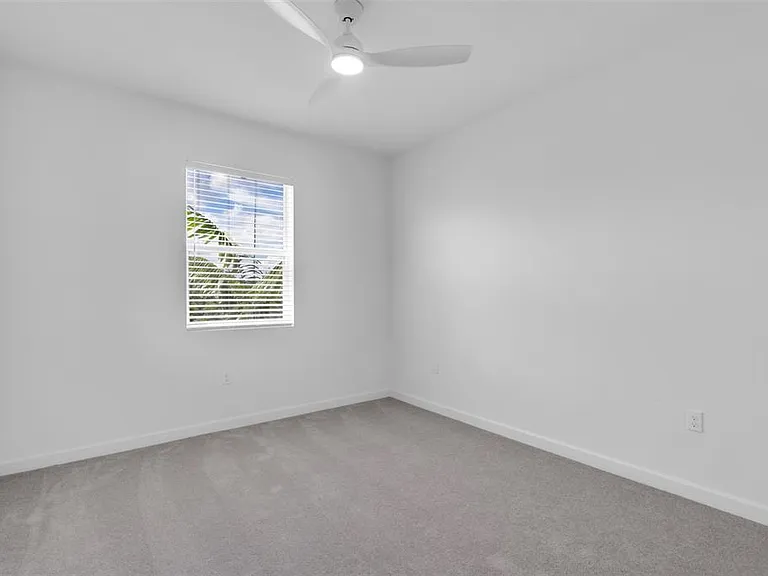 105 SW 184th Ave — Photo 14