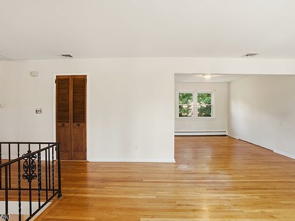 5th image of 11 Ray Ave