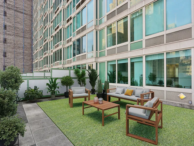 315 W 33rd St — Photo 20