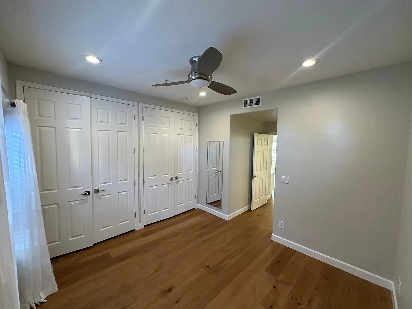 2 bed, 1239 sqft, $3,300 — Photo 4