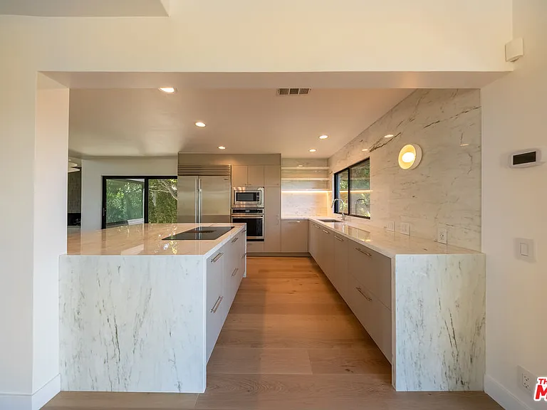 13302 Mulholland Dr — Photo 14