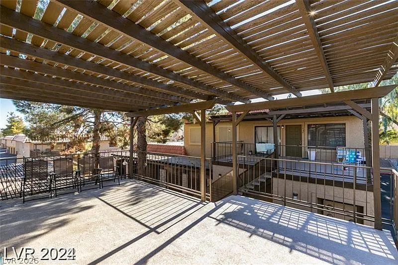 2 bed, 2.0 bath, 924 sqft, $1,650 — Photo 3
