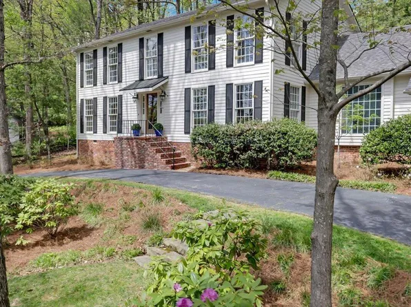 4 Stonehaven Dr, Signal Mountain, TN 37377