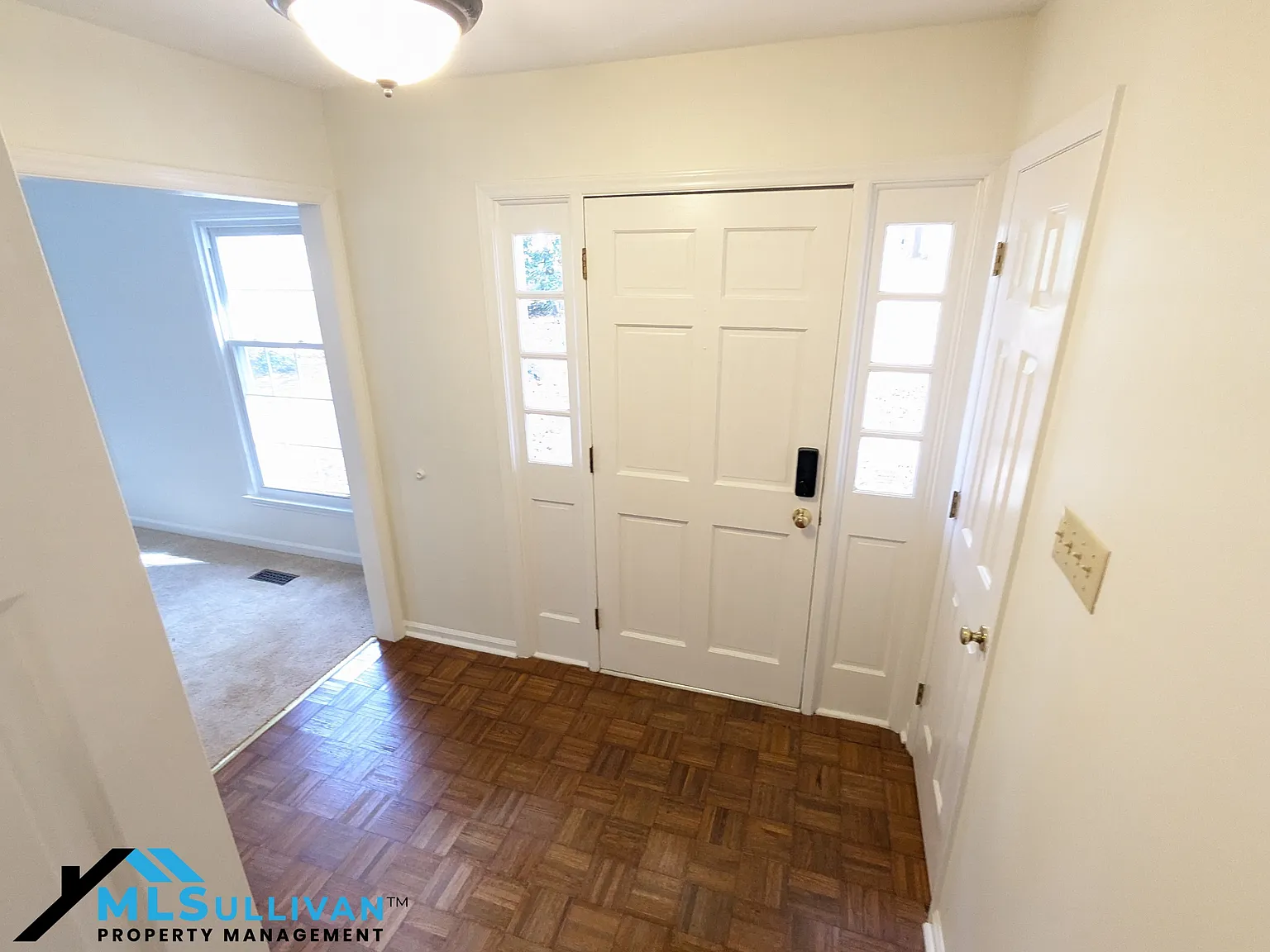 4 bed, 3.0 bath, 2621 sqft, $2,300 — Photo 2