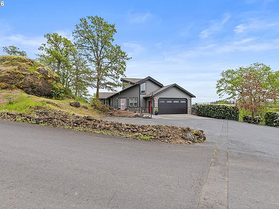 2nd image of 72 Bluff Rd