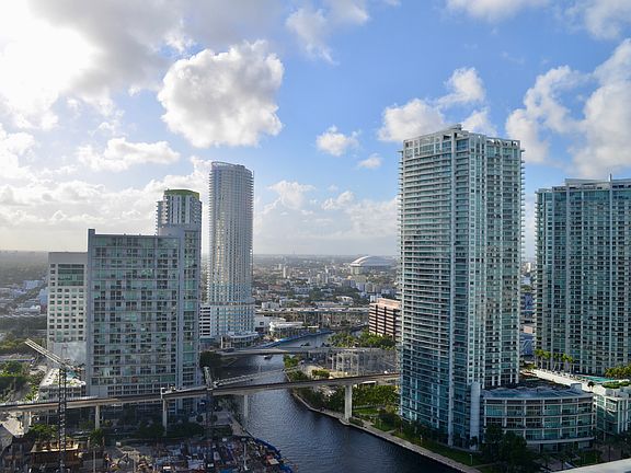 4th image of 18975 Collins Ave Unit 1400