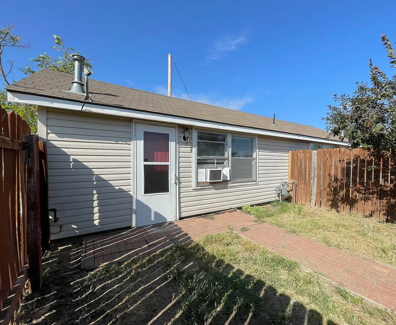 1521 W 4th Ave — Photo 1